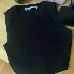 Topp - För liten! Men så basic och bra att ha😍