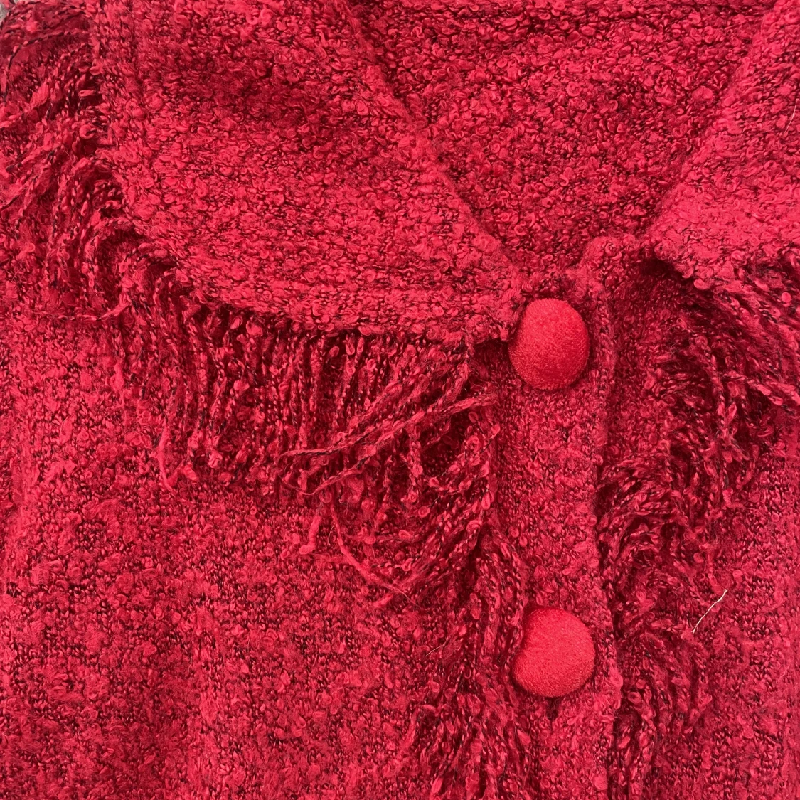 Röd kofta med fransar - 90