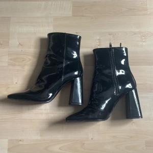 Klackar strl. 41 - Säljer dessa ascoola klackar med hög klack🫶🏻🫶🏻🫶🏻