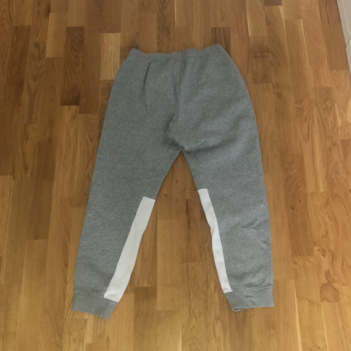 Gråa Nikebyxor - 90