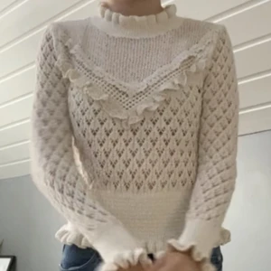 Zara stickad tröja! - En tröja från Zara med jättesnyggt mönster men jag har ej använt den! Max använd 2 gånger så den är som ny!