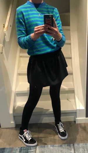 Randig stickad tröja - Säljer denna super snygga randiga tröjan❤️ är från zara och går ej att köpa längre! Är väl använd och har noppor!❤️ Kan diskuter priset!❤️