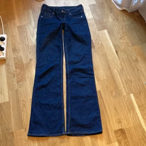 Lowwaist jeans - Sjukt snygga lågmidjade jeans, från H&M. Helt slutsålda ❤️