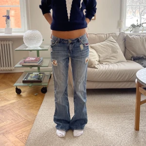 Low waist Jens  - Säljer dessa super snygga low waist Jens💖💖💖💖