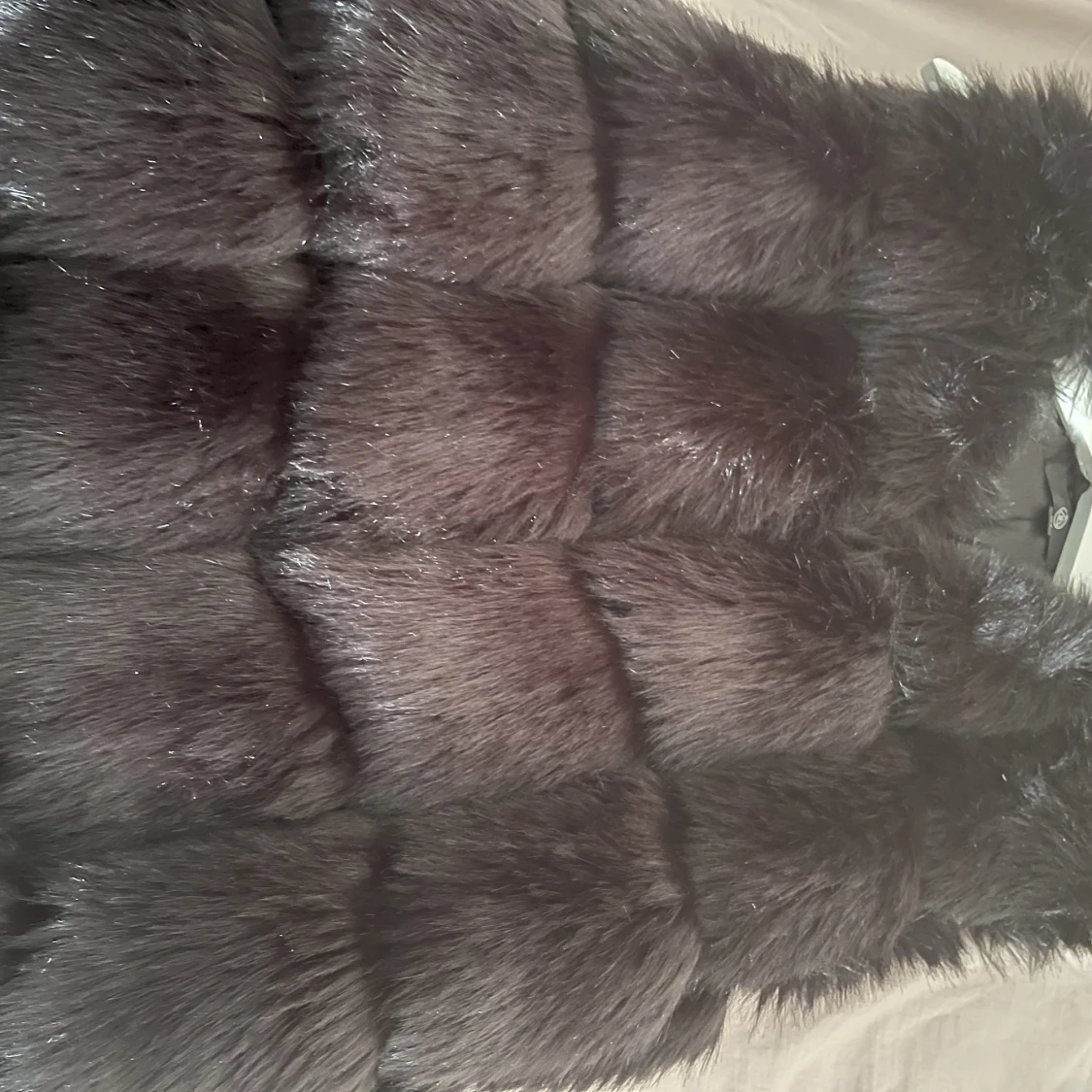 Svart pälsväst - 91