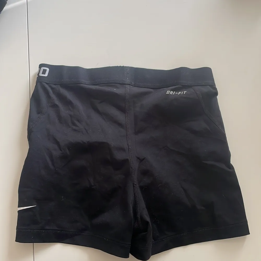 Nike shorts storlek M. Shorts.