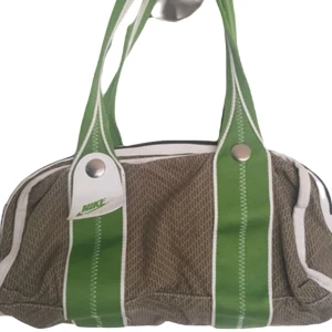 Nike handväska  - Tvär snygg handväska! 