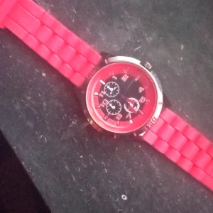 Röd klocka, - Bra skick eftersom den är aldrig använd