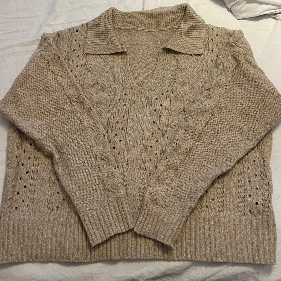 Stickat tröja med krage  - 90