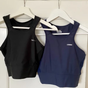 Stronger överdelar  - Svart och marinblå träningsöverdel från stronger. Den svarta är i stl s och den marinblåa i stl m. Loggan fram har skavts bort men annars väldigt fina. 100kr/st eller 150 för båda + frakt🤍🤍