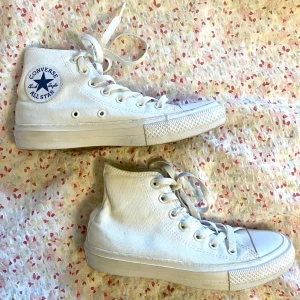 Converse - Säljer ett par converse strl 37 i nyskick. Köpare står för frakt💗