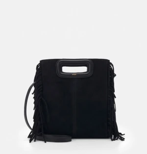 Maje väska  - Säljer nu min lilla maje väska som jag nästan aldrig använt. Säljer vid lågt pris då jag vill fp den såld. Jag kan skicka mer bilder på min väska om man vill. Till väskan medkommmer en kedja och ett band. Köpt för ungefär 2400, men priset kan diskutera.💗