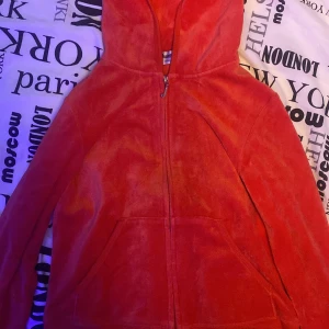 Juicy  - Säljer detta sett, säljer tröjan för 200kr och byxorna 300 och hela settet för 500kr❤️ plus frakt