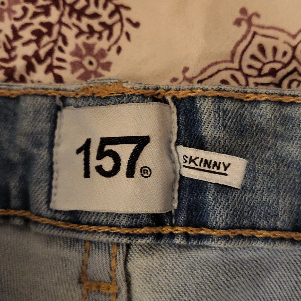 Säljer ett par oanvända jeans från lager 157, dem är lågmidjade och stretchiga. Är i bra skick. Jeans & Byxor.