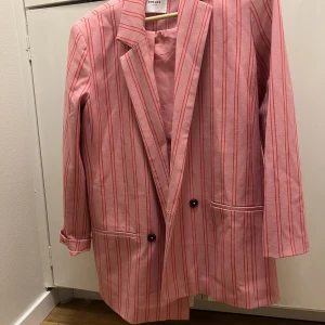 MSCH kavaj, strl 36  - Normal i storlek och bra skick, endast använd ca 5 gånger 