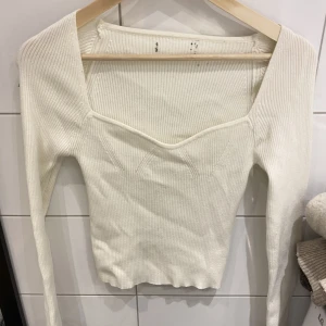 Vit topp - Fin vit topp som knappt är använd 