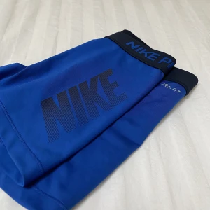 Nike Pro shorts - Nike Pro shorts i blå strl S. Som nya. 80 kr + frakt!