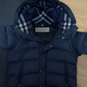 Burberry Jacka - Storlek M , Tappat bort kvittot men annars helt äkta ✅, 5500 priset kan diskuteras
