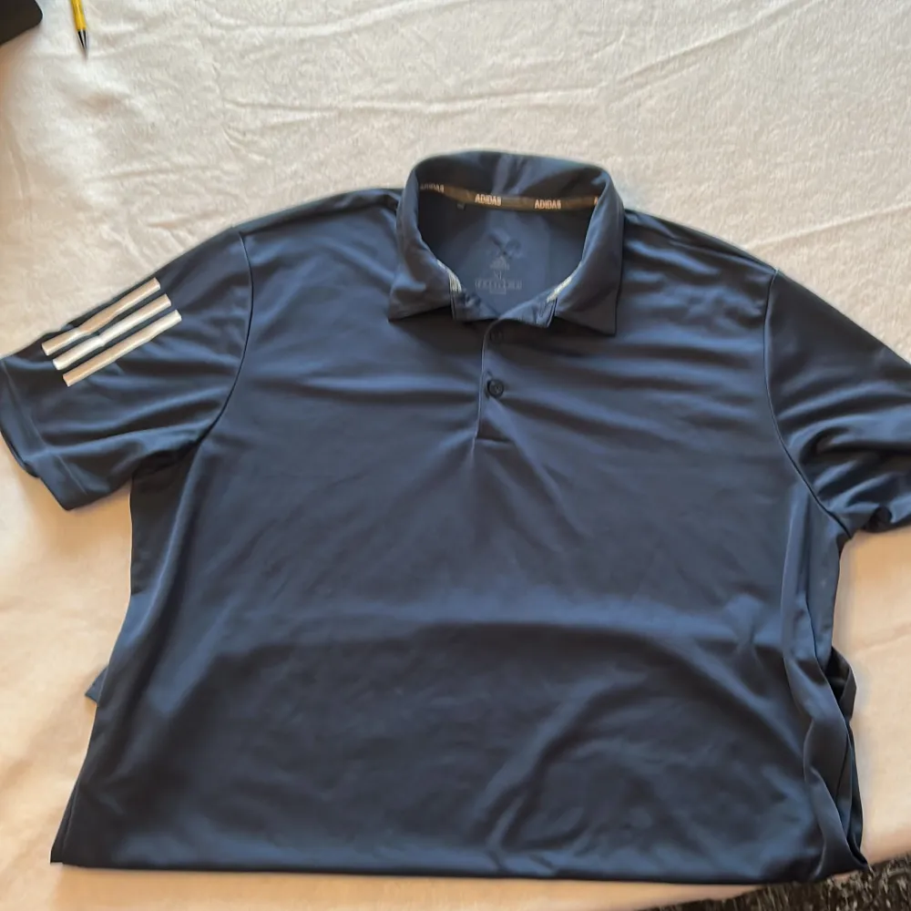 Golf piké tröja XL adidas . T-shirts.