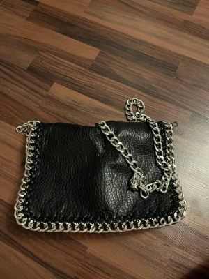 Vätska Tiamo  - Säljer min superfina vätska från Tiamo! Den är fortfarande i bra skick💕 och köpt för 500kr 