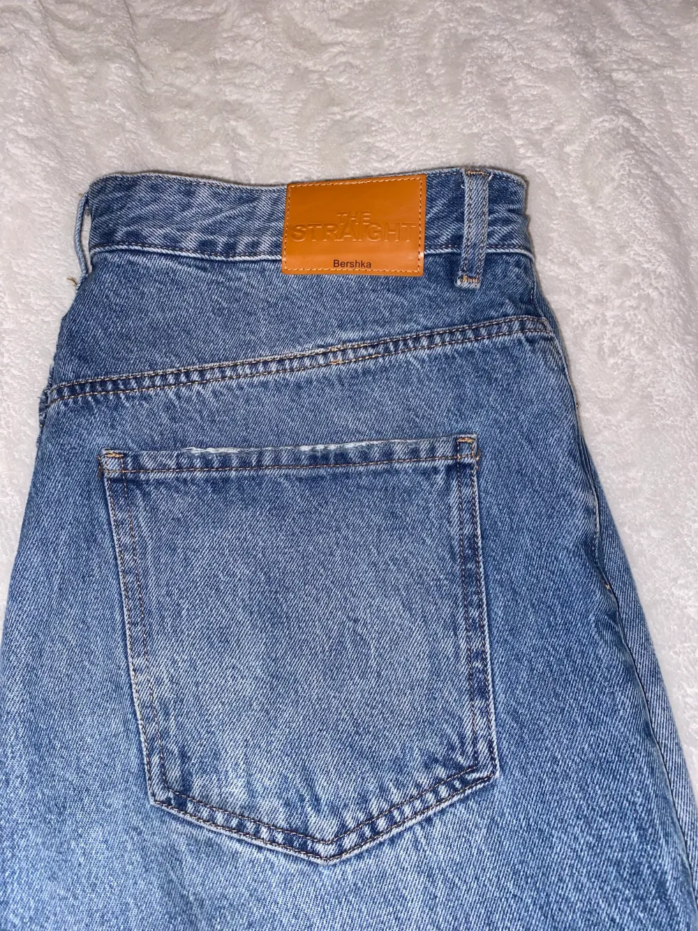 Fina jeans, långa och högmidjade. Helt dunder skick, säljer för att jag inte har dom längre :). Jeans & Byxor.