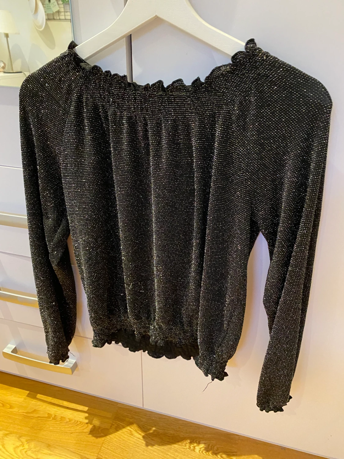 Glittrig off shoulder tröja 