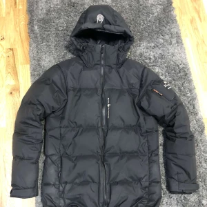 Sail racing jacka - Köpt för 3500, använd sail racing jacka behöver sälja ASAP