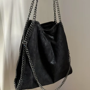 Väska - Säljer min superfina väska som jag inte får någon användning av längre, i jätte fint skick. 💕