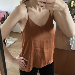 Linne från H&M Collection  - Skön att ha på sig. Perfekt till fest. Passar både xs och s. Skickar fler bilder vid intresse. Möts och fraktar😊