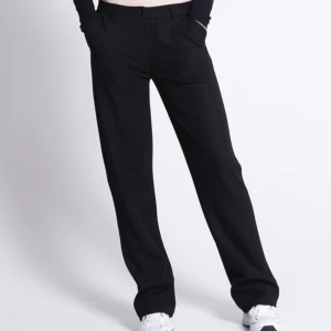 Kostym byxor - Efterfrågade kostymbyxor från lager 157, som är helt slut i stl S! Aldrig använt, då de är i fel stl för mig❤️ Helt nya, prislapp kvar!