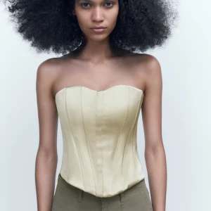 Zara Korsett - Korsettopp i satin från Zara, oanvänd prislapp finns kvar 💓