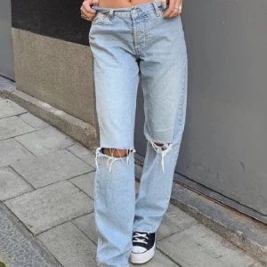 Blå jeans  - Säljer mina blåa junkyards jeans. Väldigt bekväma och fina. Säljer för 150 + frakt:)