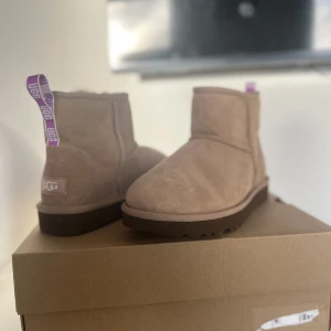 Uggs - Stl 37. Helt oanvända uggs! Kostade 189 eu