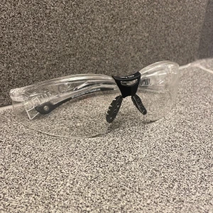 Innebandyglasögon - 150 kr plus frakt, ganska använda. Köpta för 349kr