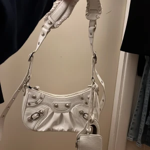 Väska - Köpte här på Plick. Bra skick!