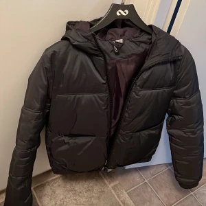 Jacka - Kommer inte till användning. Bra skick.