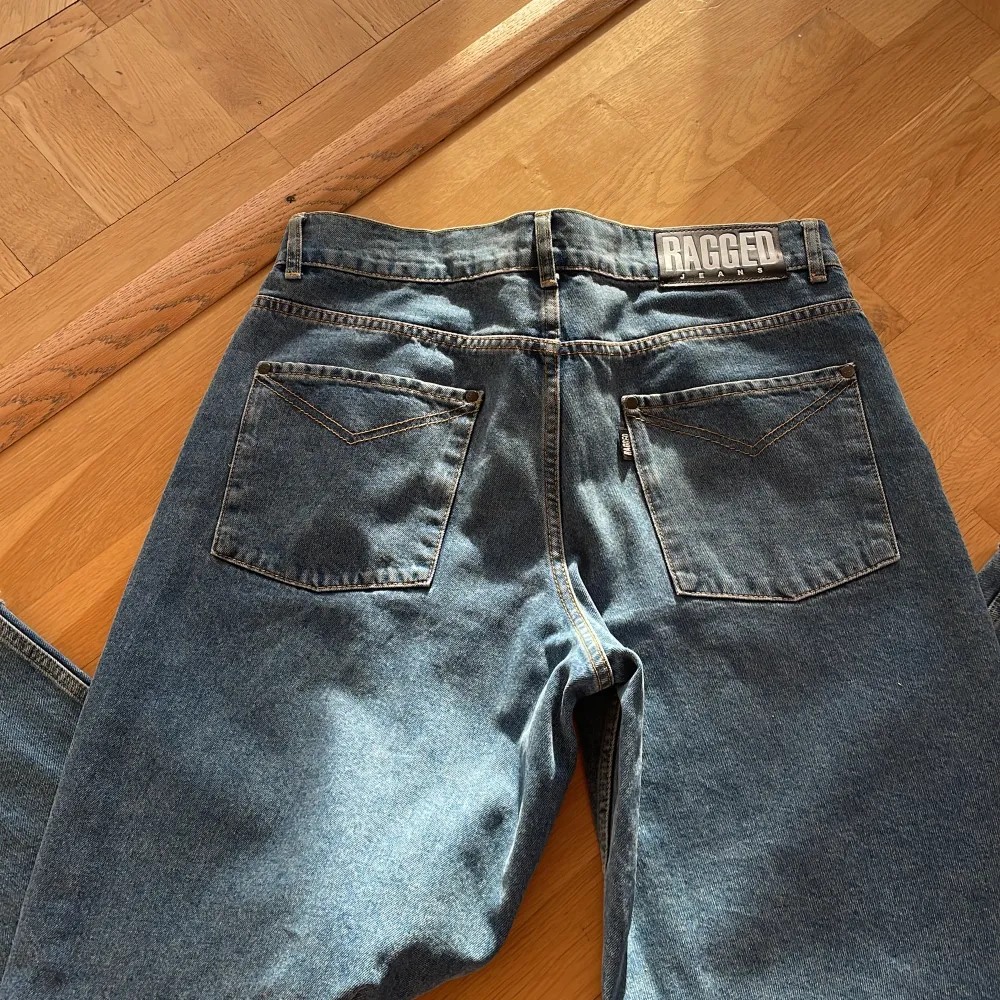 Nästintill oanvända. Säljer för jag växt ur de. Köpte för 800. Jeans & Byxor.