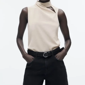 Zara topp - Säljer denna fina topp, lappar finns kvar så helt oanvänd. 200💕