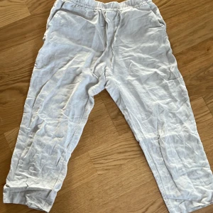 Linnebyxor - Linnebyxor från h&m storlek S. Dem är i gott skick.  Knappt använda. 