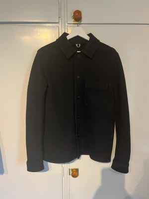 Arket overshirt - Ok skick storlek M Litet hål (kolla sista bild)