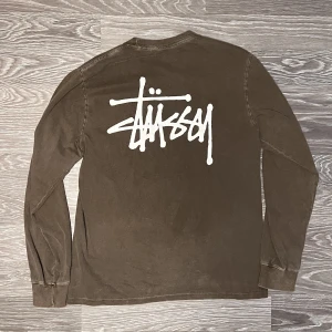 Stussy longsleeve - Använd och tvättad ett fåtal gånger, passar S/M, condition 9/10