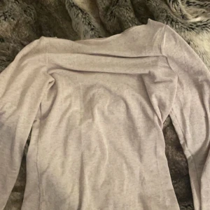 Intimissimi tröja - Säljer min oanvända intimissimi tröja. Säljer den då jag inte gillar färgen på mig men den e så snygg annars❤️