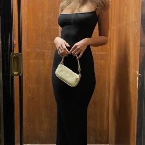 Skims - Säljer min skimskläning (äkta) som är använd ca 3 gånger, så skicket är som nytt. För kort för mig,är ca 177💕säljaren står för frakten💕