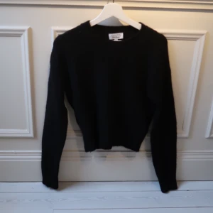 Svart mysig tröja - Supermysig simpel tröja, hårig i materialet! 