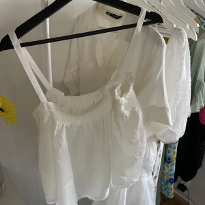 Vitt linne  - Vitt linne från mango! Ej använt!