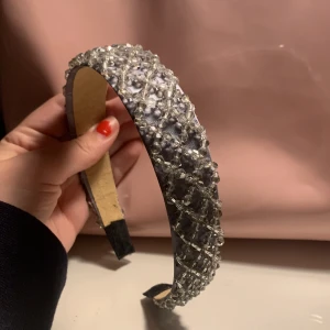 Diadem - Jättefint diadem i toppenskick❤️