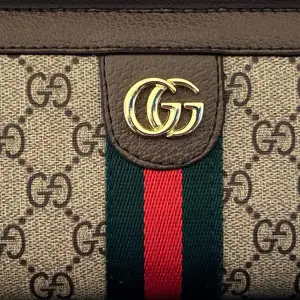 Its a brand new GUCCI new wallet(Ophidia GG continential wallet). 
