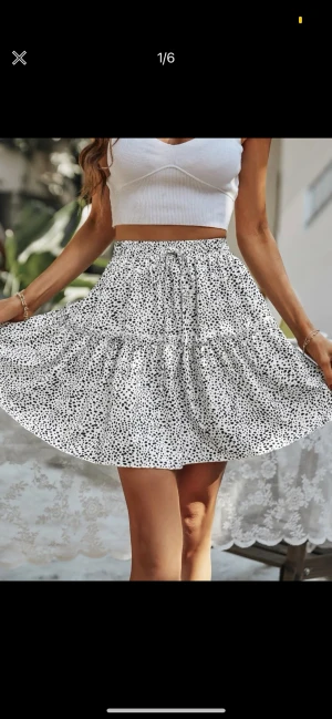 Kjol - Storlek M. Tveka inte att skriva vid frågor💗