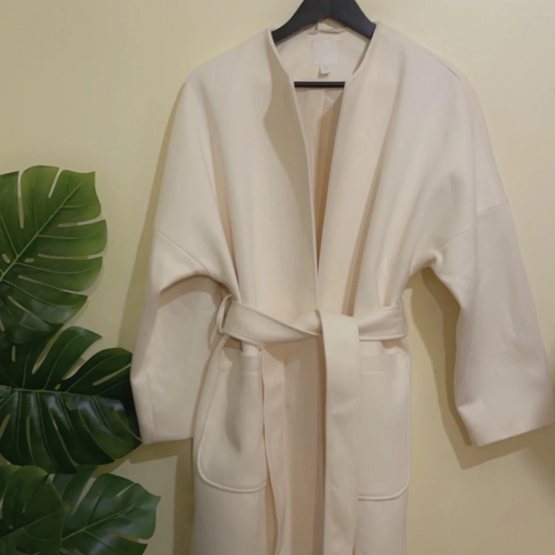 Slutsåld Vit Kappa från H&M - 90