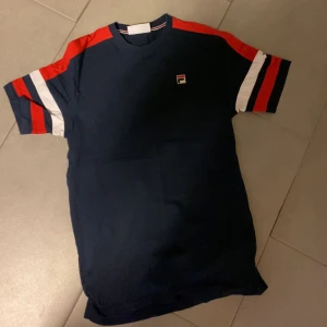 FILA T-Shirt - Bra skick! Storlek S! Skriv pm för fler bilder!